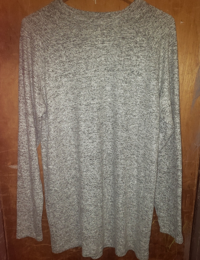 Heather gray light sweater tee